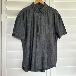 Men’s button-down short sleeve dress shirt.  Brand Artistry in Motion. Large